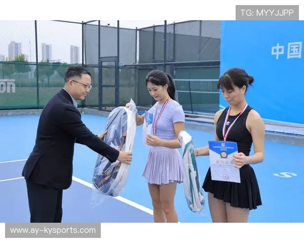 国际网球巡回赛中国小将首胜种子选手受瞩目